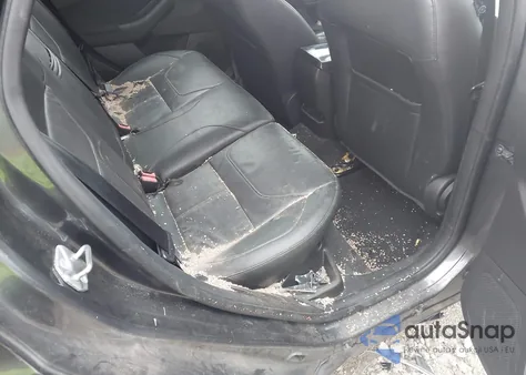 2016 Ford Focus Titanium z USA, uszkodzony, nr VIN 1FADP3N20GL300628